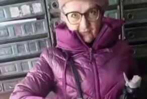 В Екатеринбурге неадекватная женщина обматерила и напала на подростка, разносившего листовки