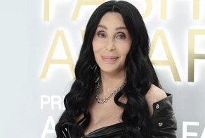 Шер рассказала, как Джон Леннон оголился перед ней в особняке Playboy