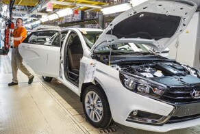 АвтоВАЗ может обанкротиться без помощи властей - долги более 100 миллиардов рублей