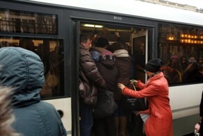 В Госдуме не поддержали идею об обязанности чиновников ездить на общественном транспорте