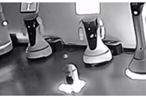 Даже роботы ходят друг к другу в гости