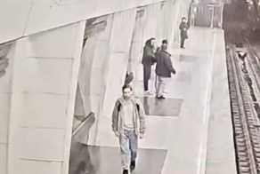 В метро пассажир на просьбу потушить сигарету стал размахивать кухонным ножом
