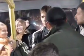 Курящий  школьник превратил рейсовый автобус место для резонанса