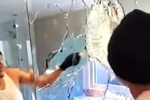 Строители разнесли новую ванную комнату после того, как клиент отказался платить