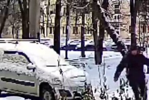 В Уфе мужчину против его воли «притянуло» к машине