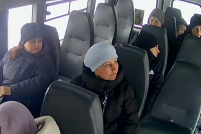 Мэр российского города пообещал отправить в армию подростков, швырявших из маршрутки хлопушки