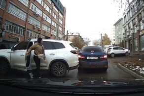 Женщина сдавал задом...
