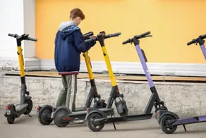 Минтранс планирует запретить управлять электросамокатами лицам до 16 лет