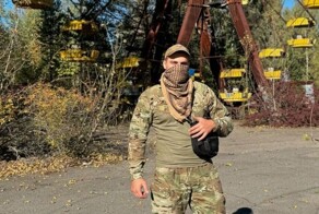 Украинский блогер восстанавливает дом в Чернобыльской зоне и рассказывает о Припяти