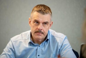 Ятаганы, сабли, шашки: в сети появились кадры обыска экс-мэра Петрозаводска
