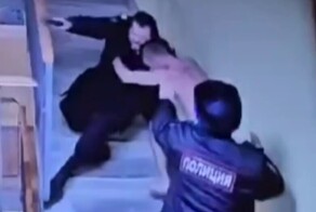 В Приморье пьяный мужчина с ножом набросился на полицейских