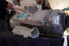 Не трогали около 120 лет: женщина нашла в реке старинную "капсулу времени"