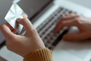 Из-за сбоя системы омичка заказала на маркетплейсе более 700 товаров, не потратив ни рубля