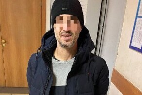 В Питере медики скорой помощи приехали на вызов и увидели неадеквата с ножом