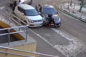 Даже не вышел из машины