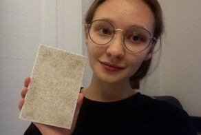 Картину из лобковых волос за миллион рублей продаёт 20-летняя художница из Екатеринбурга