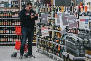 В Вологодской области приняли закон о продаже алкоголя по 2 часа в день