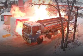 Взрыв на частной заправке в Новосибирской области попал на видео