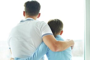 Папаша года: в Лондоне отец нанял сыну проститутку, чтобы поднять ему настроение после разрыва с девушкой
