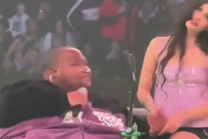 Упитанный рэпер появился на сцене с кислородным баллоном