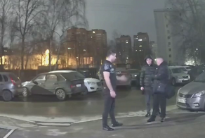 В Нижнем Новгороде неадекват с ножом напал на мужчину, который попросил отойти от его машины