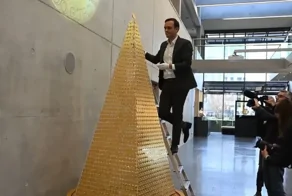 Самая дорогая в мире елка создана из чистого золота
