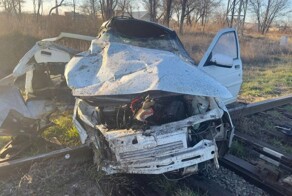 Как будто специально ждал поезд