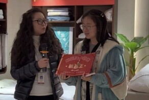 В Китае женщине заплатили $1400 за отказ от мобильного телефона на 8 часов