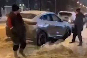 В Москве работяги сожгли машину начальника за то, что им не платили зарплату
