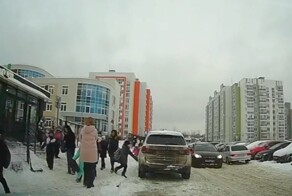 Вышел из школы и сразу под машину