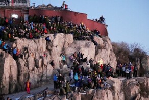 Новая профессия в Китае: красивый скалолаз