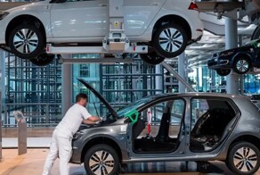 Что-то случилось? В Европе задумались над отменой закона о запрете автомобилей с ДВС