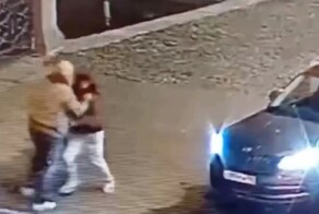 В Санкт-Петербурге мужчина с лопатой похитил человека