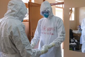 В Уганде распространяется болезнь, от которой женщины и девочки "танцуют" без остановки