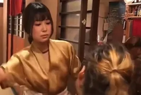 Ушла эпоха: в популярном японском баре запретили бить посетителей