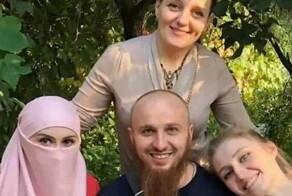 «Да, я бедолага, нищеброд»: многоженец и отец 29 детей Иван Сухов рассказал, что женщина должна быть матерью и супругой, а не шататься по ресторанам «с когтями, как у Дракулы»