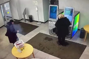 Петербурженка запустила большой фейерверк прямо в отделении банка