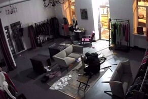 Пьяный мужчина устроил погром в магазине одежды