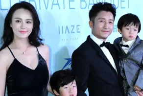 Звездная пара делает своему сыну уколы гормонов, чтобы он скорее вырос