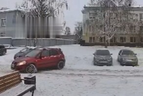 Права получила, машину подарили, а ездить...