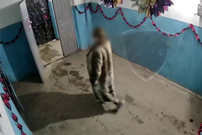 Уфимка устроила антиновогодний «квест» с мишурой и поджогами