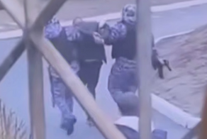 В Волгограде вооружённый ножом мужчина попытался ворваться в лицей