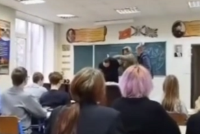 В Липецке двое мужчин напали на преподавателя колледжа во время занятий