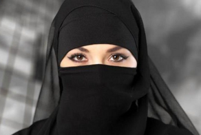 Парламент Киргизии одобрил запрет ношения никабов и создания религиозных партий