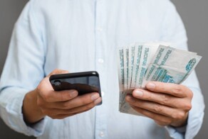 Эксперты подсчитали, что россиянин за год работы сможет купить себе 4 квадратных метра жилья при условии, что не будет пить и есть