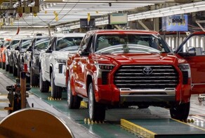 Toyota сокращает производство десятый месяц подряд, но планирует экспансию на Китай