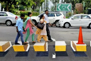 Как в Индии борются с безумным дорожным движением