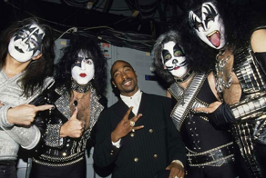 17 фото, на которых показаны внезапные встречи известных людей