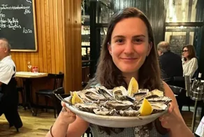 Девушка съела  70 устриц за раз: насколько это безопасно