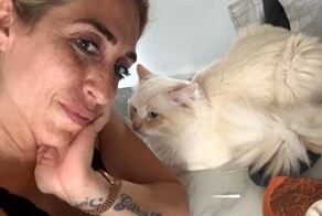 Женщина утверждает, что ее кот-ясновидящий помогает ей раскрывать тайны будущего